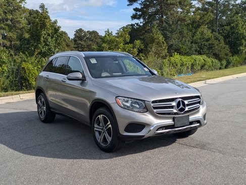Used 2019 Mercedes-Benz GLC 300 4MATIC image 3