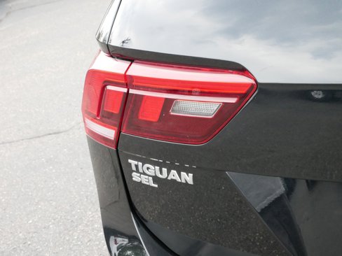 Used 2020 Volkswagen Tiguan SEL w/ 3rd Row Seat Package image 17