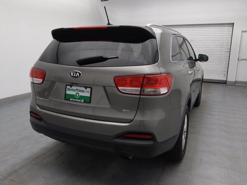 Used 2017 Kia Sorento LX image 7
