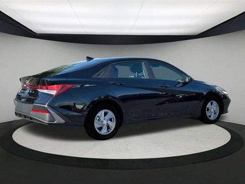New 2025 Hyundai Elantra SE image 8