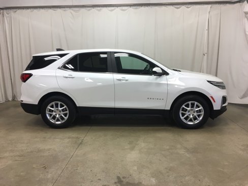 Used 2024 Chevrolet Equinox LT image 2