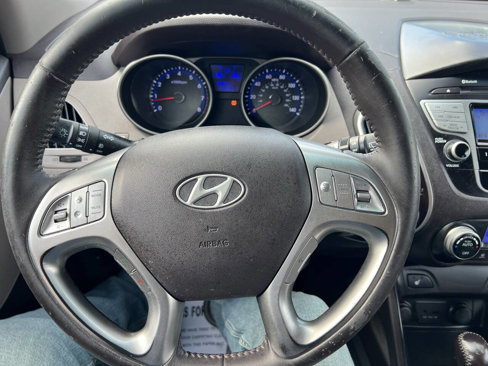 Used 2010 Hyundai Tucson Limited image 34
