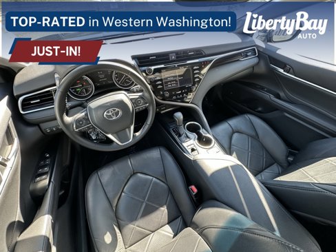 Used 2018 Toyota Camry XLE image 18