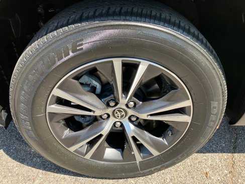 Used 2019 Toyota Highlander LE w/ Phone Cable & Charge Package image 13