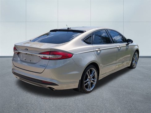 Used 2017 Ford Fusion SE image 5