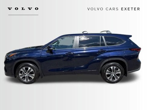 Used 2024 Toyota Highlander XLE image 2