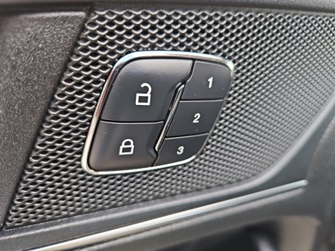 Used 2018 Ford Edge Titanium image 14