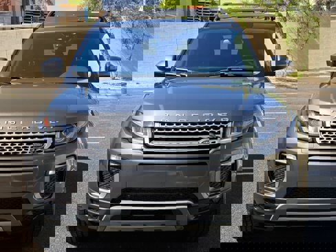 Used 2017 Land Rover Range Rover Evoque SE image 3