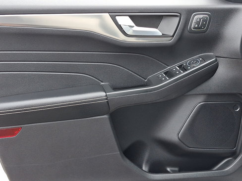 Certified 2022 Ford Escape Titanium image 13