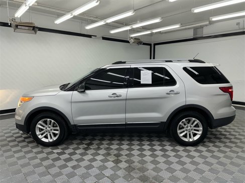 Used 2014 Ford Explorer XLT w/ Equipment Group 202A image 2