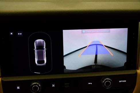 Certified 2023 Porsche Macan image 31