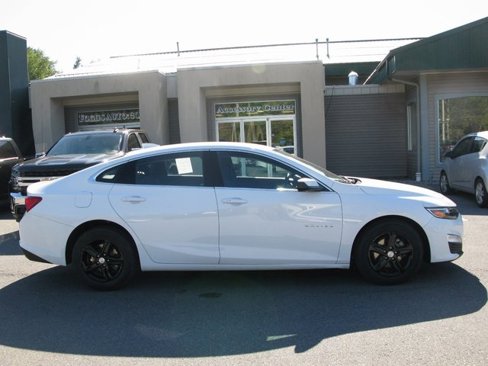 Used 2024 Chevrolet Malibu LT image 3