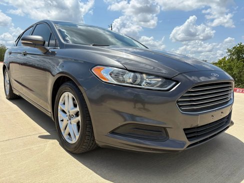 Used 2016 Ford Fusion SE image 3