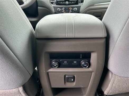 Used 2020 Chevrolet Traverse LT image 10