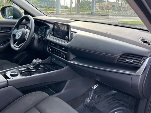 Used 2023 Nissan Rogue S image 26