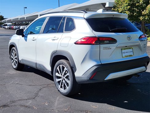 Used 2022 Toyota Corolla Cross XLE image 3