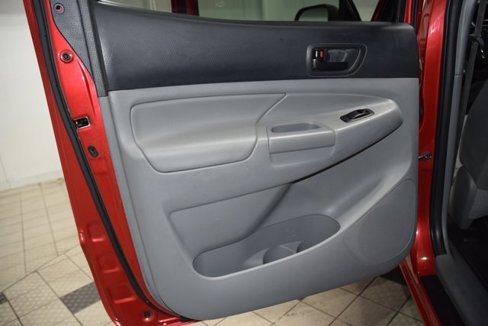 Used 2013 Toyota Tacoma PreRunner image 37