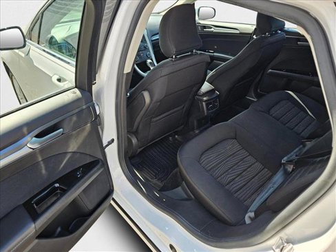 Used 2016 Ford Fusion SE image 9