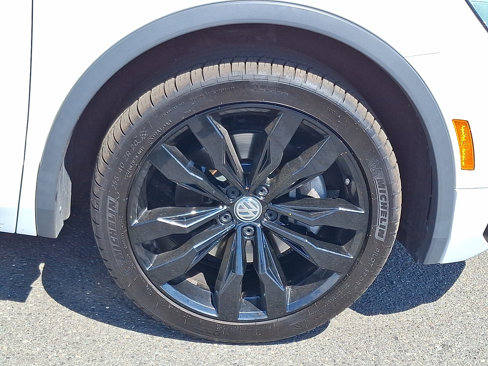 Used 2021 Volkswagen Tiguan SE R-Line image 8