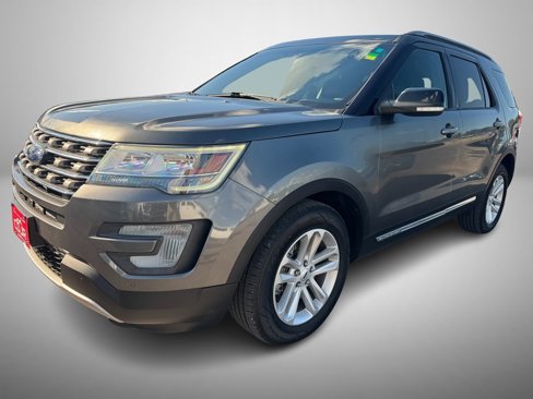 Used 2017 Ford Explorer XLT w/ Equipment Group 202A image 2