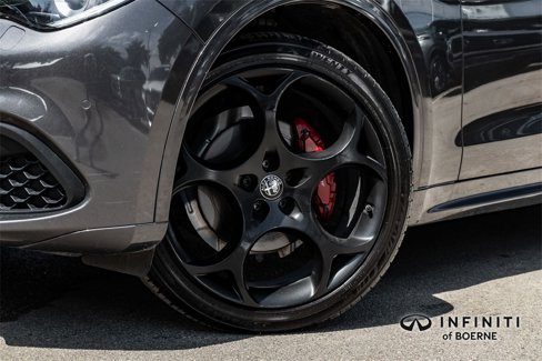 Used 2022 Alfa Romeo Stelvio Veloce image 3