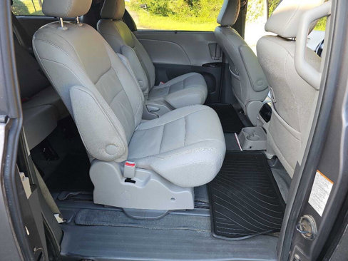Used 2016 Toyota Sienna XLE Premium image 25