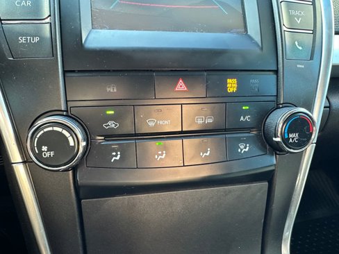 Used 2017 Toyota Camry SE image 18