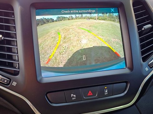 Used 2021 Jeep Cherokee Latitude Lux w/ Comfort/Convenience Group image 26
