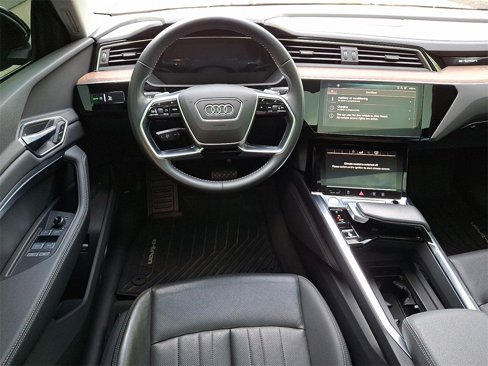 Used 2020 Audi e-tron Premium Plus image 3