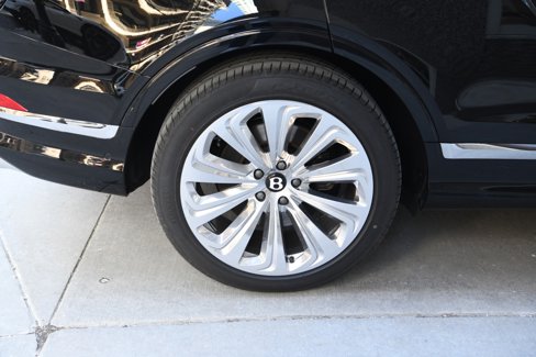 New 2025 Bentley Bentayga Extended Wheelbase image 24