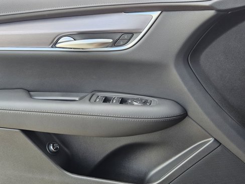 New 2025 Cadillac XT5 Luxury image 23