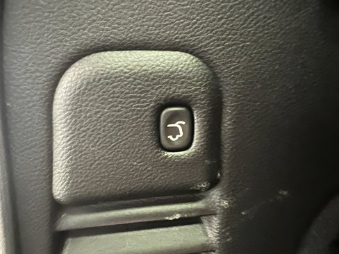 Used 2011 Jeep Grand Cherokee Overland image 25