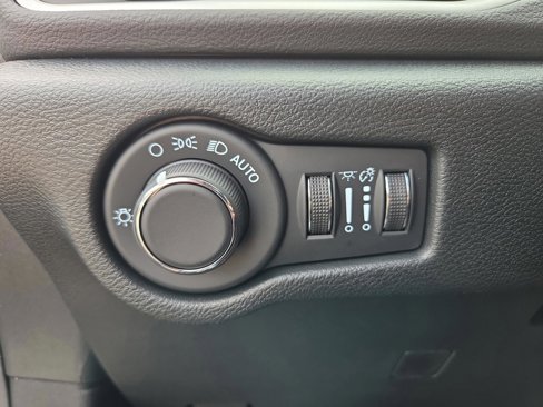 New 2026 Chrysler Voyager LX image 33