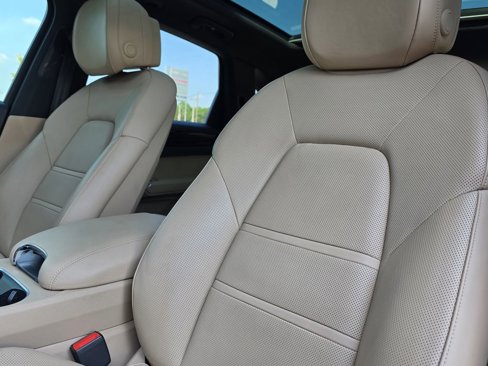 Certified 2019 Porsche Cayenne w/ Premium Package image 5