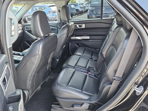Used 2023 Ford Explorer XLT w/ Equipment Group 202A image 5