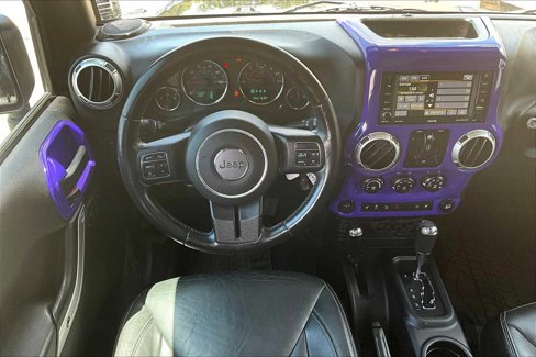 Used 2015 Jeep Wrangler Unlimited Rubicon w/ Connectivity Group image 5