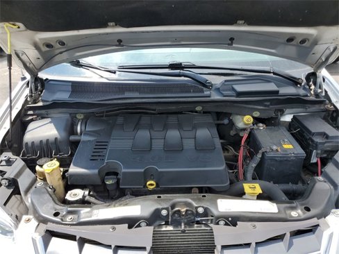 Used 2010 Chrysler Town & Country Touring image 26