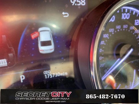 Used 2019 Toyota Camry XLE w/ Sunroof Package image 10