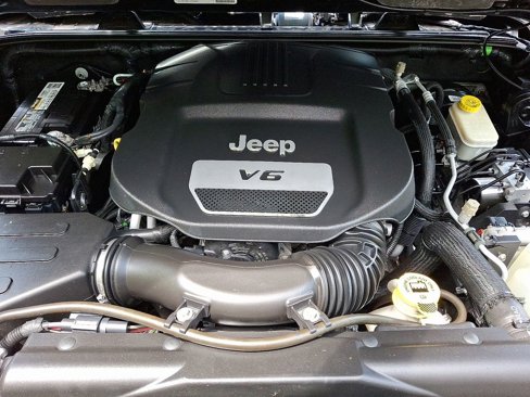 Used 2015 Jeep Wrangler Unlimited Sahara w/ Connectivity Group image 31