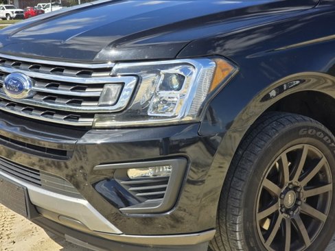 Used 2019 Ford Expedition Max XLT image 3