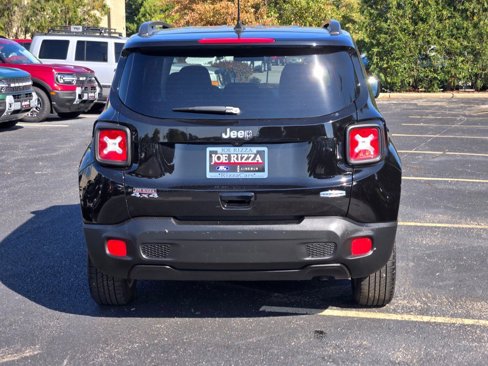 Used 2018 Jeep Renegade Latitude image 10