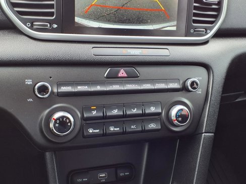 Used 2022 Kia Sportage LX image 10
