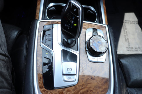 Used 2018 BMW 740i xDrive image 36