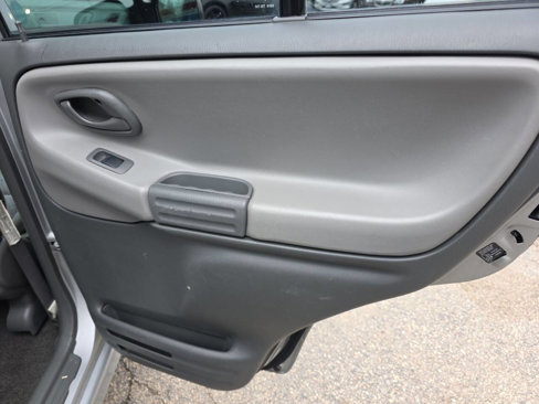 Used 2004 Chevrolet Tracker 2WD w/ Preferred Equipment Group image 16