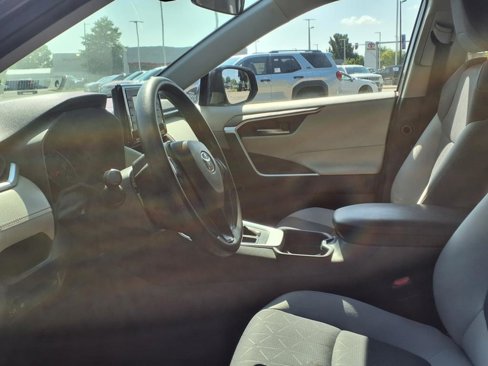 Used 2019 Toyota RAV4 XLE image 15