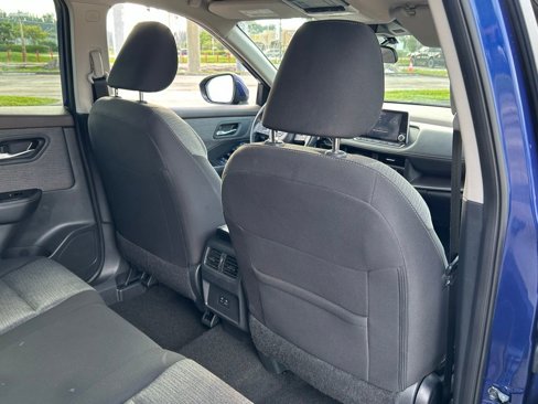 Used 2023 Nissan Rogue SV image 32