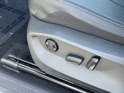 Certified 2023 Volkswagen Tiguan SE image 18