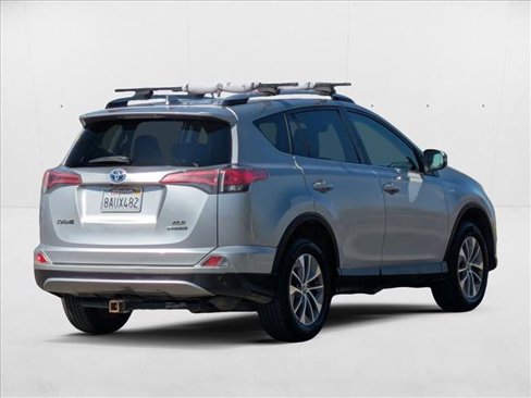 Used 2017 Toyota RAV4 XLE image 5