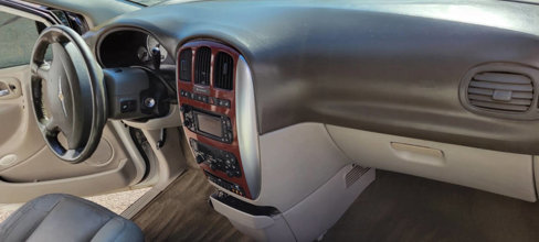 Used 2006 Chrysler Town & Country Limited image 12