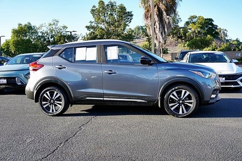 Used 2019 Nissan Kicks SR image 7